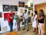 El alcalde, Domingo Fernández, y la concejal de Salud, María del Mar Meca, han visitado el Centro de Día de la Fundación en el municipio.