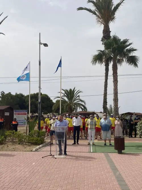Autoridades locales han asistido también, a la izada de Banderas azules y “Q” de Calidad en la playa “Mar Rabiosa” de San Juan de los Terreros.