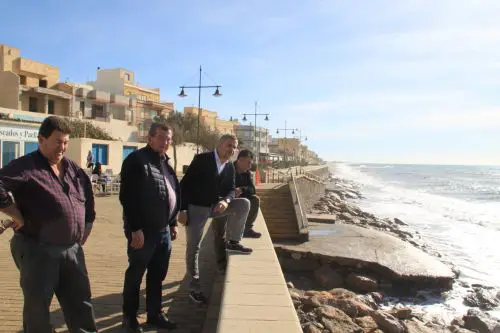 El secretario general del PSOE provincial visita Guardias Viejas y Balerma y señala que se necesitan actuaciones urgentes para frenar el avance del mar.