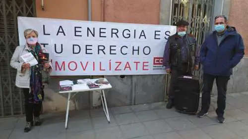 Recogida de firmas por la campaña contra la pobreza energética