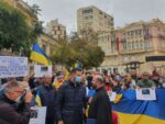 El alcalde, Ramón Fernández-Pacheco, ha participado esta tarde en la multitudinaria concentración en Puerta de Purchena convocada por la comunidad ucraniana en la ciudad en rechazo a la invasión de su país