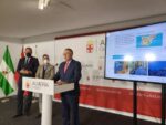 El secretario general para el Turismo, junto al delegado territorial, presenta el ‘chatbot’ dentro del Plan Turístico de Grandes Ciudades de Almería, que cuenta con una inversión de cinco millones
