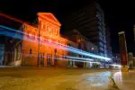 El Ayuntamiento se suma a la visibilización de esta enfermedad iluminando de este color algunos de los edificios más emblemáticos de la ciudad como el Teatro Apolo o la Gerencia de Urbanismo