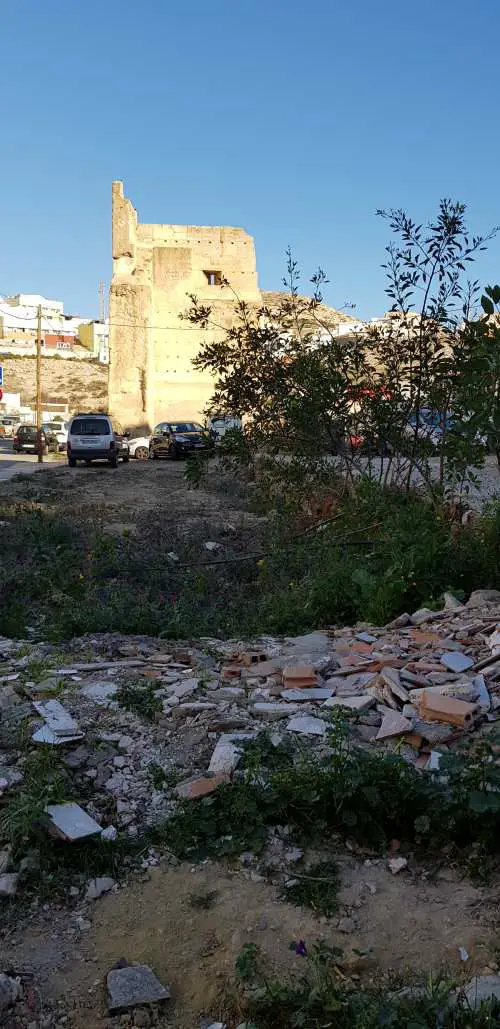 Carmen Aguilar: “De nada servirá la inversión en estas antiguas defensas de la ciudad si no va a acompañada de una limpieza de su entorno”