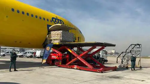 Correos transportará en su avión más de 40 toneladas de ayuda humanitaria a los refugiados ucranianos en Polonia