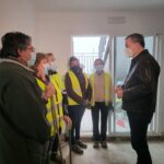 El delegado territorial visita las obras del PFEA en este edificio y otros espacios del municipio, cofinanciados en total con más de 36.000 euros por la Consejería de Juan Marín