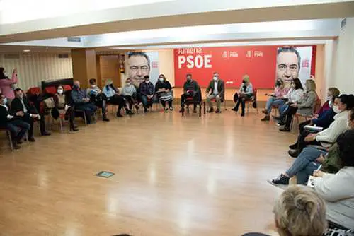 El líder socialista andaluz asegura que el PSOE trabaja para “vertebrar” la fuerza progresista de izquierda con el objetivo de “evitar que la extrema derecha gobierne en Andalucía” de la mano del PP