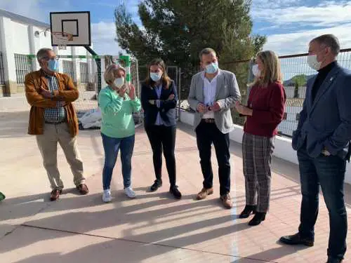 La delegada del Gobierno y el delegado de Educación visitan junto al alcalde este municipio las obras del centro, demandadas durante años y ejecutadas por la Agencia Pública Andaluza de Educación