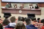 La Facultad de Ciencias Económicas y Empresariales realiza la fase local de un evento nacional que alcanza su décimo tercera edición reuniendo en el campus de la Universidad de Almería alumnado de veinte institutos de toda la provincia