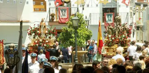 El martes tiene lugar la formación de la comitiva y la Traída de los Santos Mártires desde su ermita a la iglesia