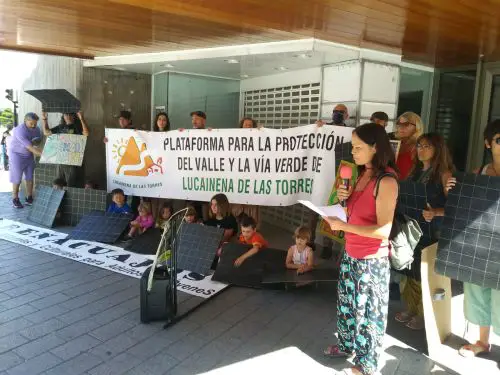 LUCAINENA, EL ”ACARRAZ ALMERIENSE” PROTESTA EN MURCIA ANTE LA EMPRESA X-ELIO