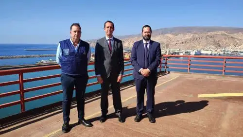 José María Martín visita la sede de Capitanía y la torre de Salvamento Marítimo situadas en el muelle de Levante del puerto de Almería