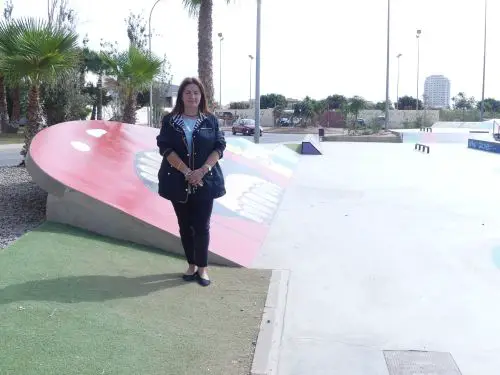 Ciudadanos solicita al equipo de Gobierno la colocación de bancos en la zona de césped artificial del Skatepark