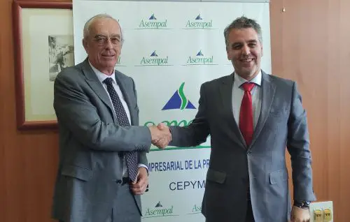 En la fotografía, José Cano García, presidente de ASEMPAL y Miguel Ángel Ruiz Anillo, presidente de ASESCON.