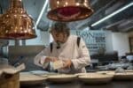 El chef almeriense elabora con materia prima de calidad platos únicos e inolvidables