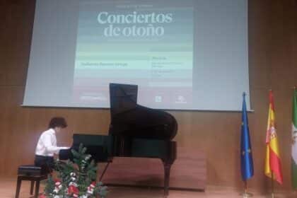 El joven pianista, de tan solo 15 años, ha ofrecido un recital benéfico para recaudar fondos que irán destinados a los refugiados de Ucrania.
