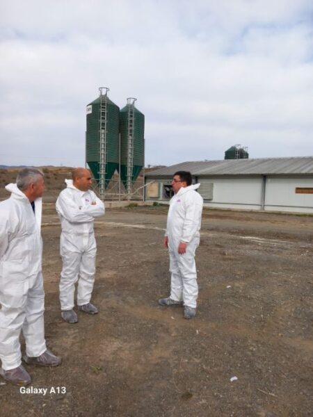 Antonio Mena visita una explotación ganadera de Oria beneficiaria de las ayudas establecidas por las consecuencias del conflicto bélico de Ucrania