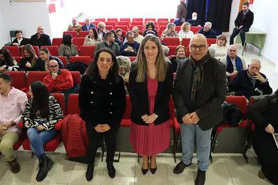 La secretaria de Igualdad, Mercedes Gámez, ha participado en Los Villares (Jaén) en un acto con motivo del 28F, donde ha puesto en valor el papel de las mujeres en la consecución de la Autonomía, proceso en el “que también reclamaron derechos y libertades”