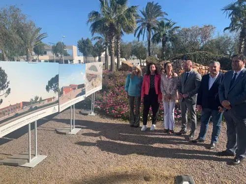 La consejera, que ha visitado los terrenos, ha informado de que en Almería capital hay 24 obras en ejecución por valor de 16,2 millones