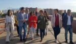 Juan Espadas y Carmen Calvo visitan el nuevo paseo peatonal del Cable Inglés junto a la candidatura socialista de la capital