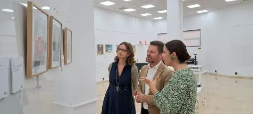 José Vélez ha visitado la muestra organizada por el Colectivo de Ilustradores de Almería que se podrá visitar hasta el 22 de mayo