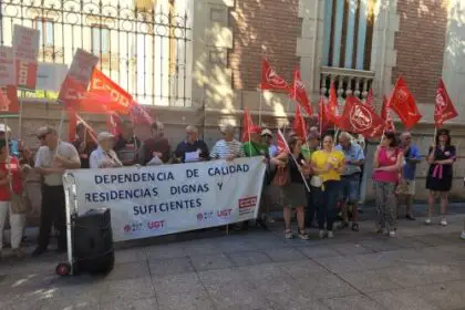 UGT y CCOO Almería Alertan sobre la Falta de Atención a las Personas Mayores en el Día Internacional del Mayor
