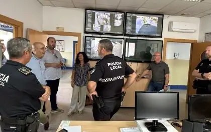 El alcalde ha recibido a la concejala de Seguridad Ciudadana de Pulpí para mostrarle el sistema implantado en Huércal-Overa