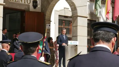 Manuel Cortés anuncia en el acto de los Santos Ángeles Custodios en Adra la convocatoria de nuevas plazas de Policía Local