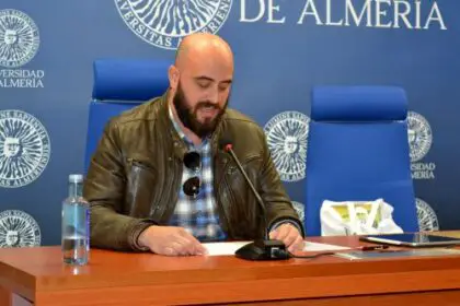 Vicente Gómez, ganador del concurso de microrrelatos de emprendimiento.