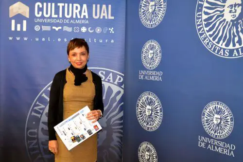 María del Mar Ruiz, vicerrectora de Cultura y Sociedad, tras presentar la programación este miércoles en la UAL.